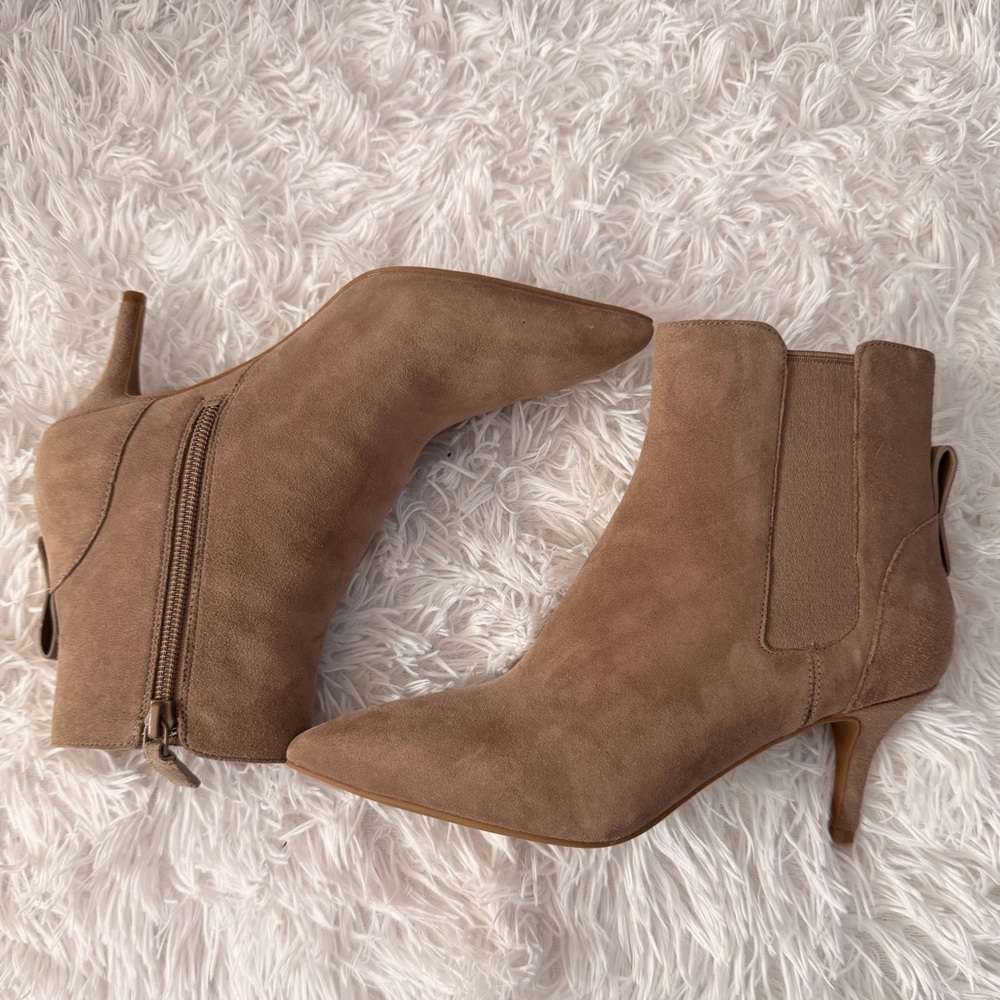 Cole Haan The Go-To Park Ankle Boot made w/ suede leather size 5.5 NWOT